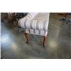 Image 2 : QUEEN ANNE UPHOLSTERED SETTEE