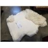 Image 2 : WHITE SHEEPSKIN RUG