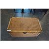 Image 2 : WICKER TRUNK