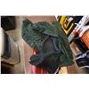 Image 2 : LOT OF FEATHER AND SUEDE PIECES