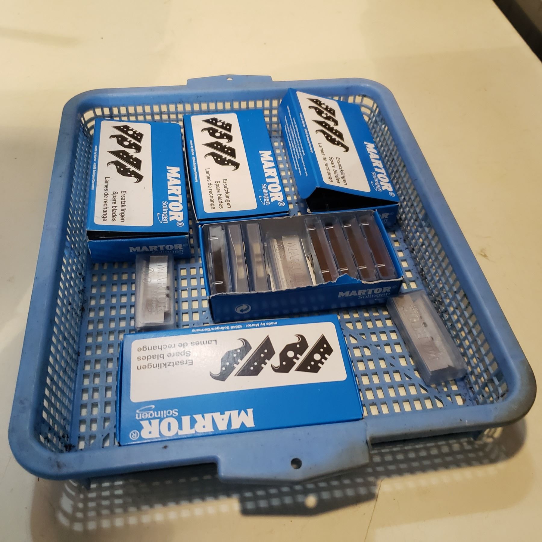 LOT OF NEW RAZOR BLADES