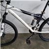 Image 2 : WHITE KRANKED BIKE