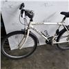 Image 3 : WHITE RALEIGH BIKE