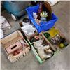 Image 1 : LOT OF ART GLASS AND COLLECTIBLES