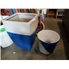 Image 2 : LOT OF BLUE AND WHITE PLANTERS
