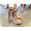 Image 2 : CAST IRON COWBOY BOOTS AND PLANTER STAND