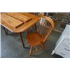 Image 2 : MAPLE DINING TABLE W/2 LEAFS AND 3 CHAIRS
