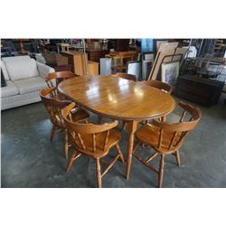 ROUND MAPLE DINING TABLE W/ 2 LEAFS AND 6 CHAIRS