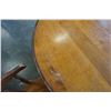 Image 3 : ROUND MAPLE DINING TABLE W/ 2 LEAFS AND 6 CHAIRS