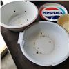 Image 2 : 3 PIECES OF ENAMEL WARE AND VINTAGE PEPSI TRAY
