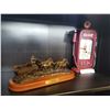 Image 1 : METAL GAS PUMP CLOCK AND WESTERN WAGON FIGURE