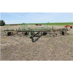 JOHN DEERE 1610 - 35' CHISEL PLOW