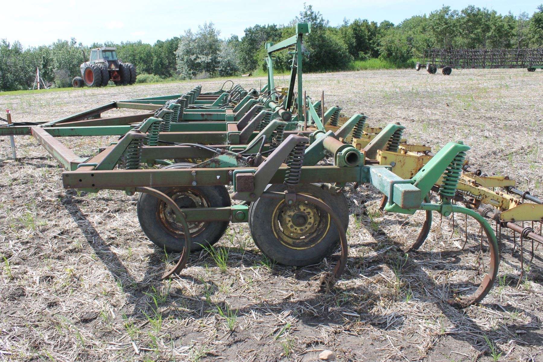 JOHN DEERE 1610 35' CHISEL PLOW