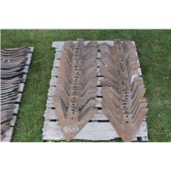 PALLET WITH CULTIVATOR SHOVELS