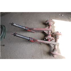PAIR OF AXLE ASSEMBLIES FOR IH SWATHERS