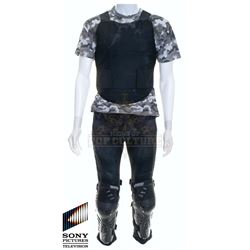 Future Man (TV) – Josh Futturman’s (Josh Hutcherson) Outfit – FM108