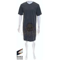 Future Man (TV) – Josh Futturman’s (Josh Hutcherson) Extra Long Smock/T-Shirt – FM254
