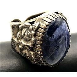 VINTAGE RING W LG LAPIS STONE FLORAL ENGRAVE