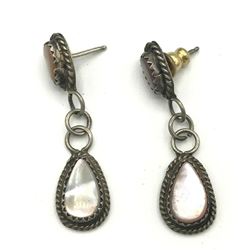 EARRING WITH LIGHT PINK STONES