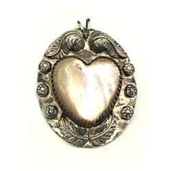 VINTAGE PENDANT W MILKY WHITE HEART