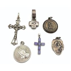 6 RELIGIOUS PENDANTS CROSS, PRAYER HANDS ETC