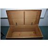 Image 2 : Antique storage/blanket box with hinged lid