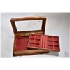 Image 2 : Selection of collectible sewing items including vintage sewing basket and contents, Singer boxed but