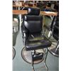Image 1 : Hydraulic lift and tilt back salon chair with open arms and head rest