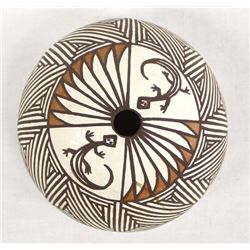 Acoma Fine Line Pottery Seed Jar by Evelyn Ortiz
