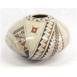 Mata Ortiz Pottery Jar by Celia Lopez
