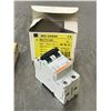 Image 2 : LOT OF SQUARE D CIRCUIT BREAKER / SWITCH