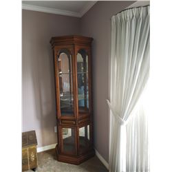 Corner cabinet