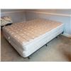 Image 2 : Queen bed