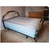 Image 1 : Queen bed