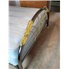 Image 5 : Queen bed