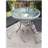 Image 2 : Patio set and shelves