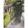 Image 7 : Patio set and shelves