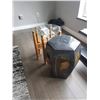 Image 1 : End table and urn