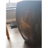 Image 4 : End table and urn