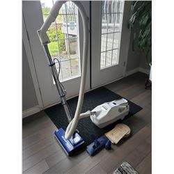 Canister vacuum