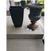 Image 1 : Large planters A