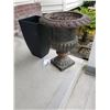 Image 1 : Large planters A
