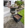 Image 2 : Large planters A
