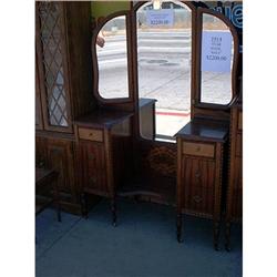 1914 Vanity 3 Beveled Mirrors with Wood Casters #981069