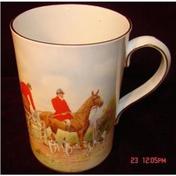 ROYAL CROWN DERBY ENGLISH HUNTING SCENE MUG #987611
