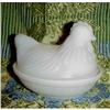 Image 1 : 40'sTranslucent MILK GLASS 2 Pc. HEN DISH #1022851