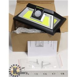LOT OF 2 NEW SOLAR SECURITY LED LIGHTS