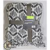 Image 1 : NEW BLANKET 50 X 60
