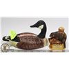 Image 1 : 2 VINTAGES DECANTERS BEAVER AND MALLARD