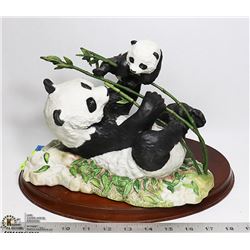 MOMMA + BABY PANDA FIGURE 7.5" TALL